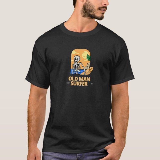 Old Man Surfer Hang 10   T Shirt (Framsida)