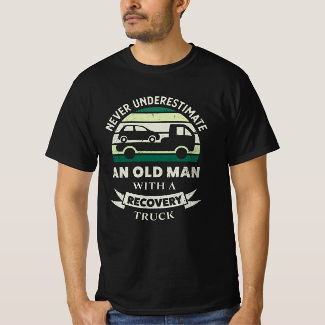 Old Man with a Recovery Truck Funny Gifts Dad T Shirt (Framsida)