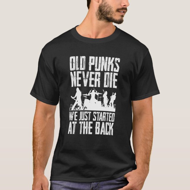 Old Punks Never Die We Just Stand At The Back T Shirt (Framsida)