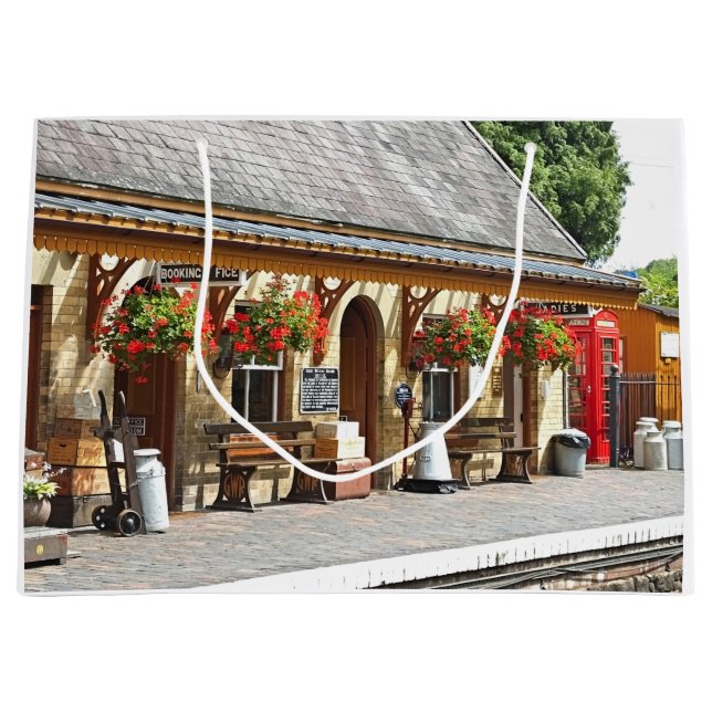 OLD TÅG STATION (Framsidan)