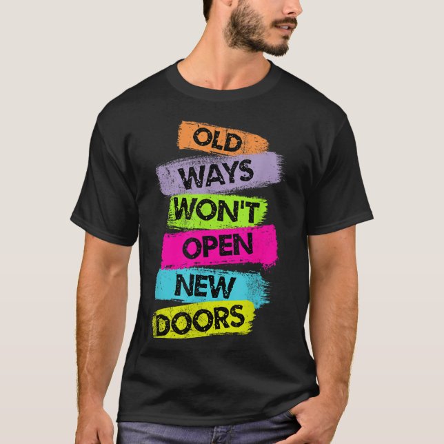 Old Ways Won't Open New Doors Motivational Quotes  T Shirt (Framsida)