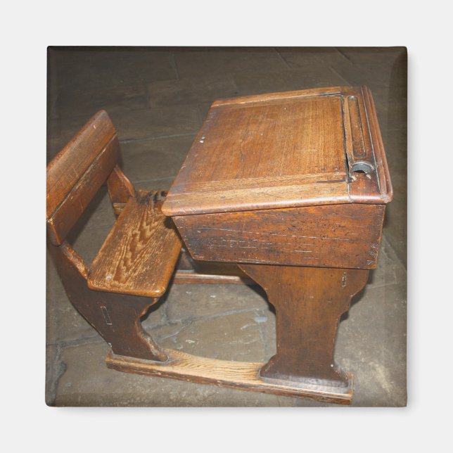 Old Wooden School Desk och court Magnet (Framsidan)