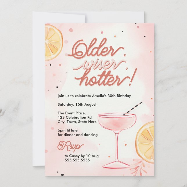 Older, Wiser, Hotter Rosa Lemon Cocktail Birthday Inbjudningar (Framsida)