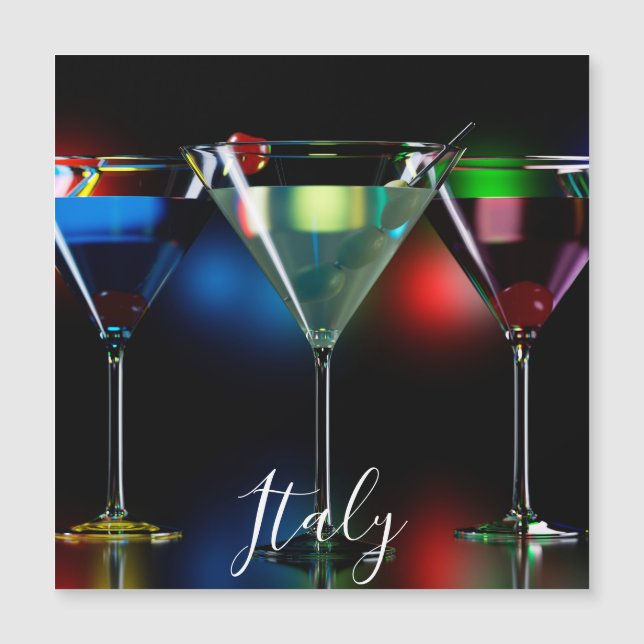 Olika cocktails i martini-glas med ljus (Framsida)