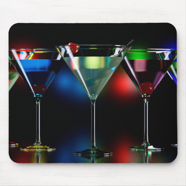 Olika cocktails i martini-glas med ljus musmatta (Framsidan)