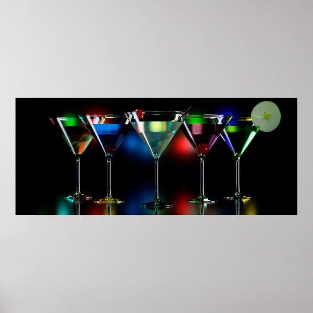 Olika cocktails i martini-glas med ljus poster (Framsidan)