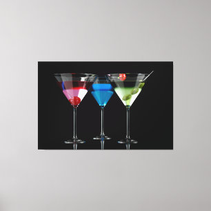 Olika cocktails i martini-glas på svart canvastryck