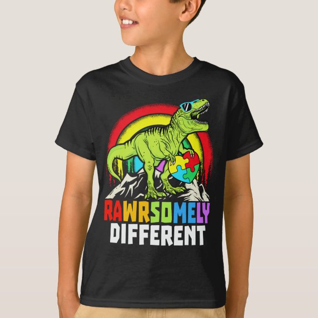 Olika dosinosaur Autism-medvetande T Shirt (Framsida)
