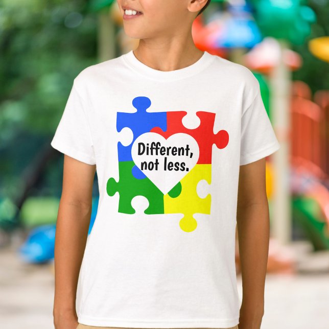 Olika, inte mindre Pussel Delar Hjärtvit T Shirt (Skapare uppladdad)