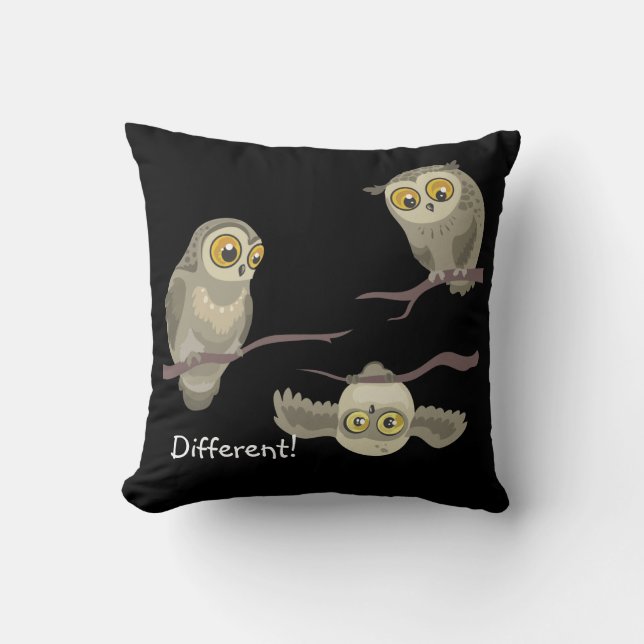 Olikt! lite upsidedownowl~dekorativ kudde (Framsida)