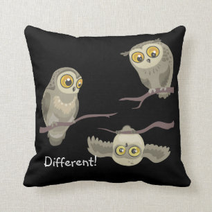 Olikt! lite upsidedownowl~dekorativ kudde