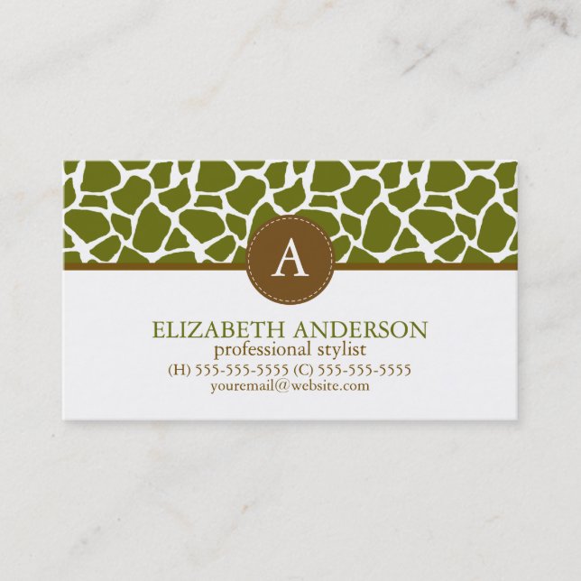 Oliv grönt Giraffe Mönster Monogram Visitkort (Framsida)