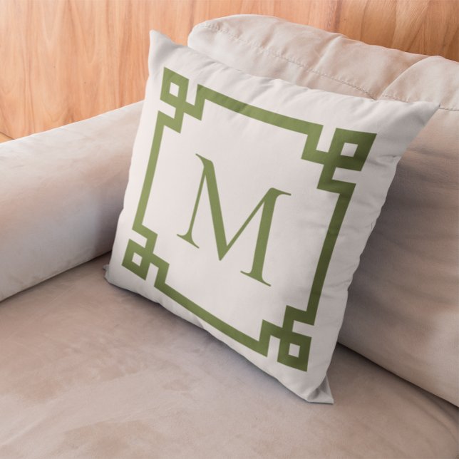 Oliv grönt monogrammet grekiska Nyckel Gräns Kudde (Create your own monogrammed Greek Key border square throw pillow.)