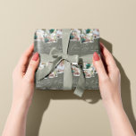 Oliv grönt skript för multifotomodern elegant presentpapper<br><div class="desc">Modern,  minimal snyggt med flera eleganter för hemvideospel med flera fotofamiljer,  skript som fred,  glädje och kärlek Helgdag julklapp. Modern utveckling i oliv grönt färg kan ändras.</div>