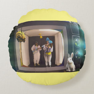 Olive och Dingo på en kudde