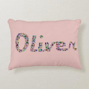Oliver Typography med Colorful Mönster Design Desi Prydnadskudde