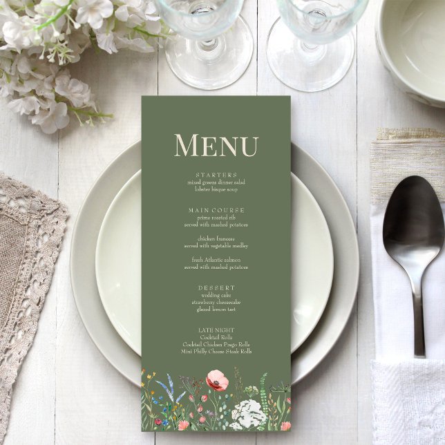 Olivgrön äng med vildblommor menykort för bröllop meny (Sage Green Wildflower Meadow Wedding Menu Card on a beautiful white and silver boho wedding table.)