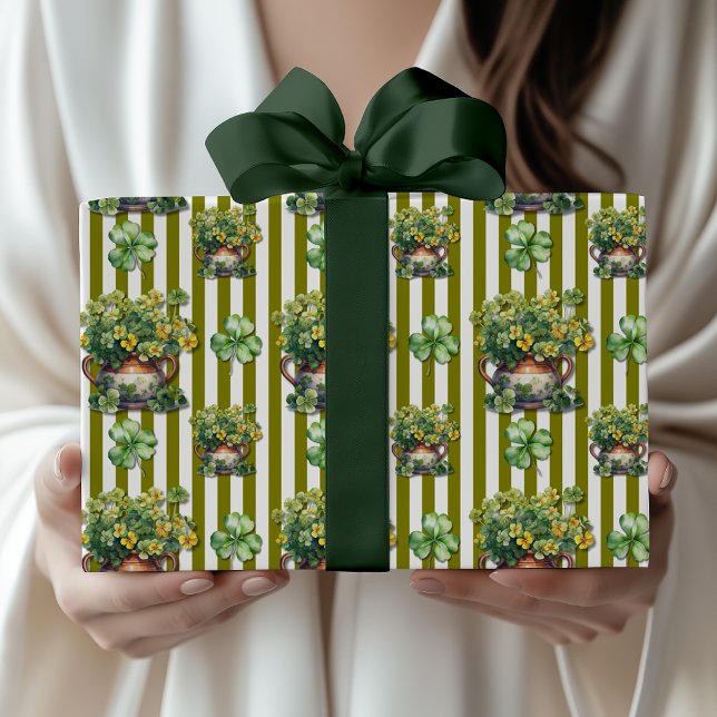 Olivgrön randig klöverkruka St. Patrick's Day Presentpapper (Skapare uppladdad)