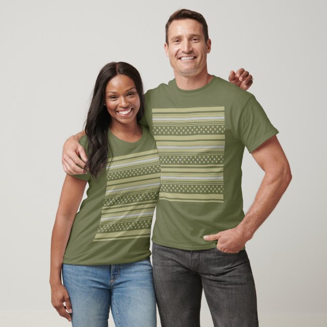 Olivgrön randig mönster med stjärnor t shirt (Unisex)