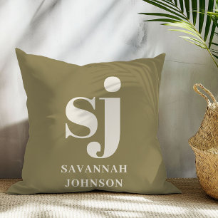 Olivgröna och krämfärgade monograminitialer  kudde