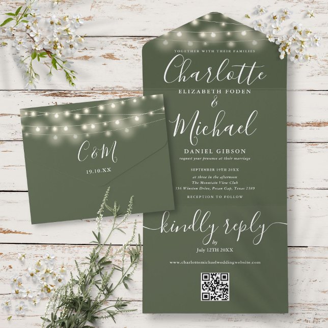 Olivgröna Strängljus QR-kod Monogram Bröllop  (Olive String Lights QR Code Monogram Wedding All In One Invitation)