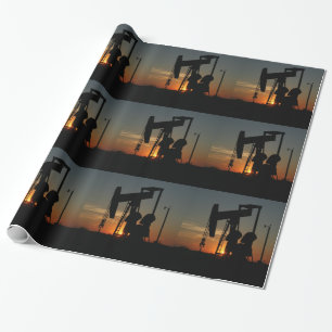 Olja pumpar jacken på solnedgånggåvasjalen presentpapper