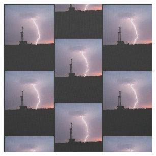 Olje- borranderigg, blixt, purpurfärgad himmel tyg