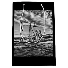 Oljepumpenhet (Pumpjack) i svartvitt