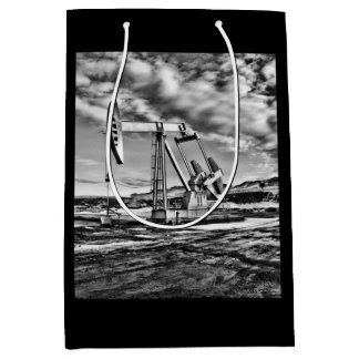 Oljepumpenhet (Pumpjack) i svartvitt