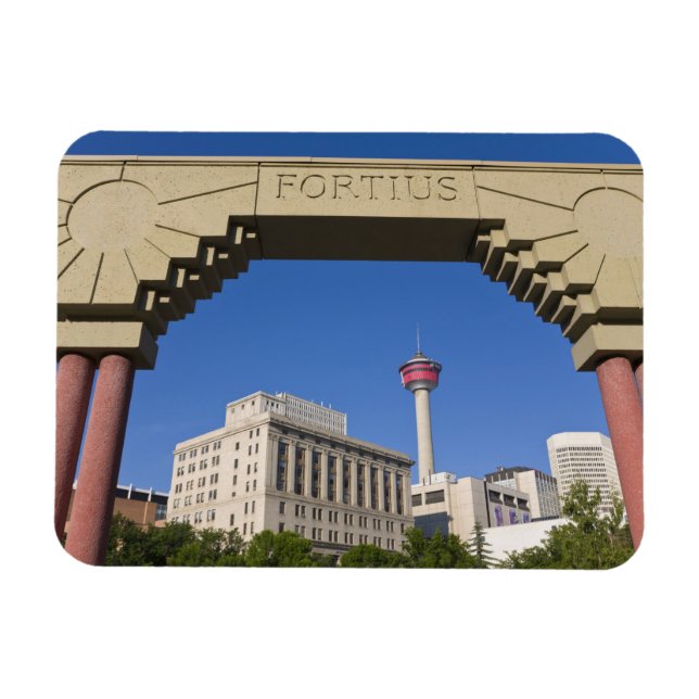 Olympic Plaza och Calgary Tower, Alberta, Kanada Magnet (Horisontell)
