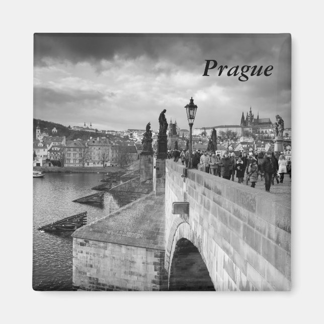 om Charles Bridge under en stormig himlar i Prag Magnet (Framsidan)