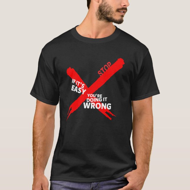 Om det är lätt gör du det fel  Inspirerande T Shirt (Framsida)