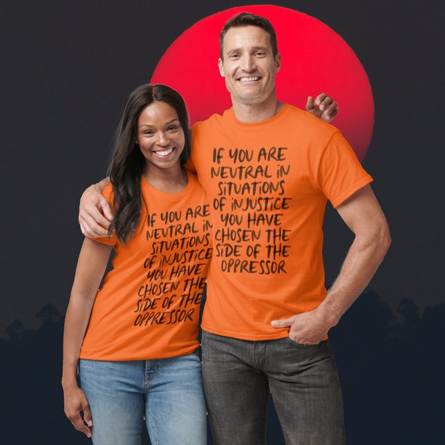 Om du är Neutralt i orättvisa situationer T Shirt (If You Are Neutral in Situations of Injustice Orange Tees-Shirts)