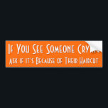 Om du ser någon Gråta | Funny Bumper Sticker Bildekal<br><div class="desc">"Om du ser någon som gråter, fråga om det är på grund av deras hårklippning" - Lustigt, oförskämt, elak, humoristisk, ovärderlig visdom, mycket användbar och hederlig rådgivning, som finns här på rikens orange, på en hållbar vinylkvalitetsdekalett för din bil - vagn - Av - muv - suv - lastbil -...</div>