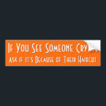 Om du ser någon Gråta | Funny Bumper Sticker Bildekal<br><div class="desc">"Om du ser någon som gråter, fråga om det är på grund av deras hårklippning" - Lustigt, oförskämt, elak, humoristisk, ovärderlig visdom, mycket användbar och hederlig rådgivning, som finns här på rikens orange, på en hållbar vinylkvalitetsdekalett för din bil - vagn - Av - muv - suv - lastbil -...</div>