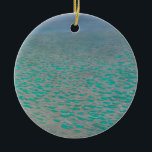 om Gustav Klimt, Vintage Fine Art, Sjö Julgransprydnad Keramik<br><div class="desc">På Sjö Attersee (1900) av Gustav Klimt är en vintage av bran Victorian Era Symbolism med Sjö Attersee (även kallad Kammersee). Sjö Attersee är Österrikes största sjö i Salzkammergut-området. Klimt tillbringade sommaren tillsammans med Emilie Flöge i Litzlberg på Sjö Attersee. Konstnären Gustav Klimt (1862-1918) var en österrikisk symbolmålare och en...</div>