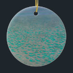 om Gustav Klimt, Vintage Fine Art, Sjö Julgransprydnad Keramik<br><div class="desc">På Sjö Attersee (1900) av Gustav Klimt är en vintage av bran Victorian Era Symbolism med Sjö Attersee (även kallad Kammersee). Sjö Attersee är Österrikes största sjö i Salzkammergut-området. Klimt tillbringade sommaren tillsammans med Emilie Flöge i Litzlberg på Sjö Attersee. Konstnären Gustav Klimt (1862-1918) var en österrikisk symbolmålare och en...</div>