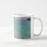 om Gustav Klimt, Vintage Fine Art, Sjö Kaffemugg<br><div class="desc">På Sjö Attersee (1900) av Gustav Klimt är en vintage av bran Victorian Era Symbolism med Sjö Attersee (även kallad Kammersee). Sjö Attersee är Österrikes största sjö i Salzkammergut-området. Klimt tillbringade sommaren tillsammans med Emilie Flöge i Litzlberg på Sjö Attersee. Om konstnären: Gustav Klimt (1862-1918) var en österrikisk symbolmålare och...</div>
