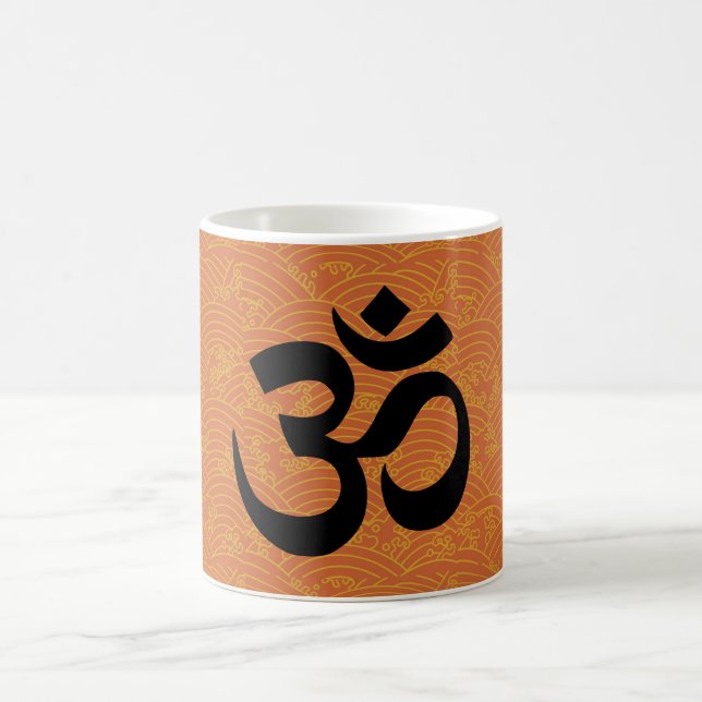 Om i ett hav av orange vågar kaffemugg (Center)