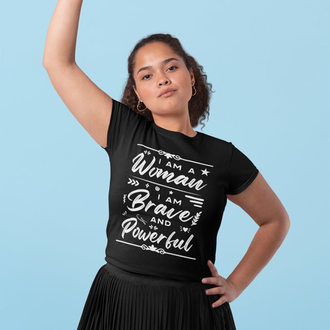 OM JAG ÄR KVINNOR ÄR JAG Modig OCH mäktig T Shirt (Skapare uppladdad)