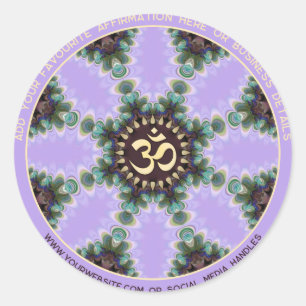 OM Lilac Lila Peacock Feathers med Arched Text Runt Klistermärke