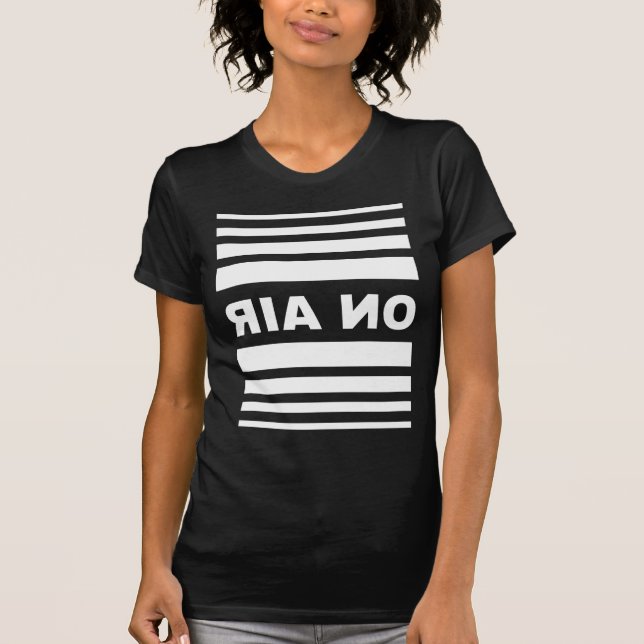 OM LUFT Svarta och vita kvinnoskjortor, omvända T Shirt (Framsida)