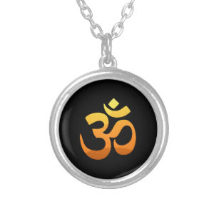 Om Mantra Symbol Yoga Asana Slappna av i Guld Sol Silverpläterat Halsband