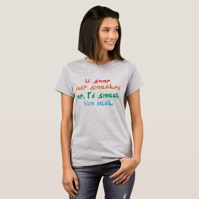 Om nån slog mig, skulle jag slå tillbaka honom. t-shirt (Hel framsida)