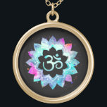 *~* OM Symbol Lotus Watercolor .Mandala Guldpläterat Halsband<br><div class="desc">* Energetiskt utökat - En OM-symbol Lotus Watercolor Mandala på en svart bakgrund.*GULD Plated. Svart bakgrund. Det kan vara Zen, Esoteric, New Age, Metaphysical och Andlig som bidrar till meditation och mindhet. Här för dig är en slående vacker ny tidsålder med metafysik och andlig lutning mot öga som kan inspirera...</div>