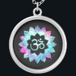 *~* OM Symbol . Lotus Watercolor Mandala Silverpläterat Halsband<br><div class="desc">* Energetiskt utökat - En OM-symbol Lotus Watercolor Mandala på en svart bakgrund.* Silver Plated. Svart bakgrund. Det kan vara Zen, Esoteric, New Age, Metaphysical och Andlig som bidrar till meditation och mindhet. Här för dig är en slående vacker ny tidsålder med metafysik och andlig lutning mot öga som kan...</div>