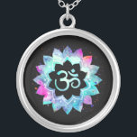 *~* OM Symbol . Lotus Watercolor Mandala Silverpläterat Halsband<br><div class="desc">* Energetiskt utökat - En OM-symbol Lotus Watercolor Mandala på en svart bakgrund.* Silver Plated. Svart bakgrund. Det kan vara Zen, Esoteric, New Age, Metaphysical och Andlig som bidrar till meditation och mindhet. Här för dig är en slående vacker ny tidsålder med metafysik och andlig lutning mot öga som kan...</div>