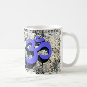 Om symbol Mugg