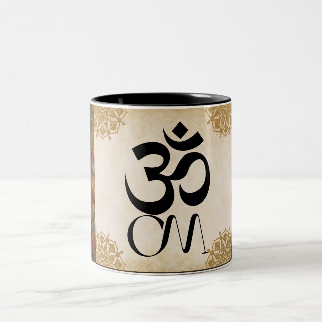 Om Symbol Mugg (Center)