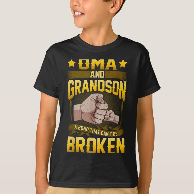 Oma And Grandson A Bond That Can't Be Broken Shirt T (Framsida)